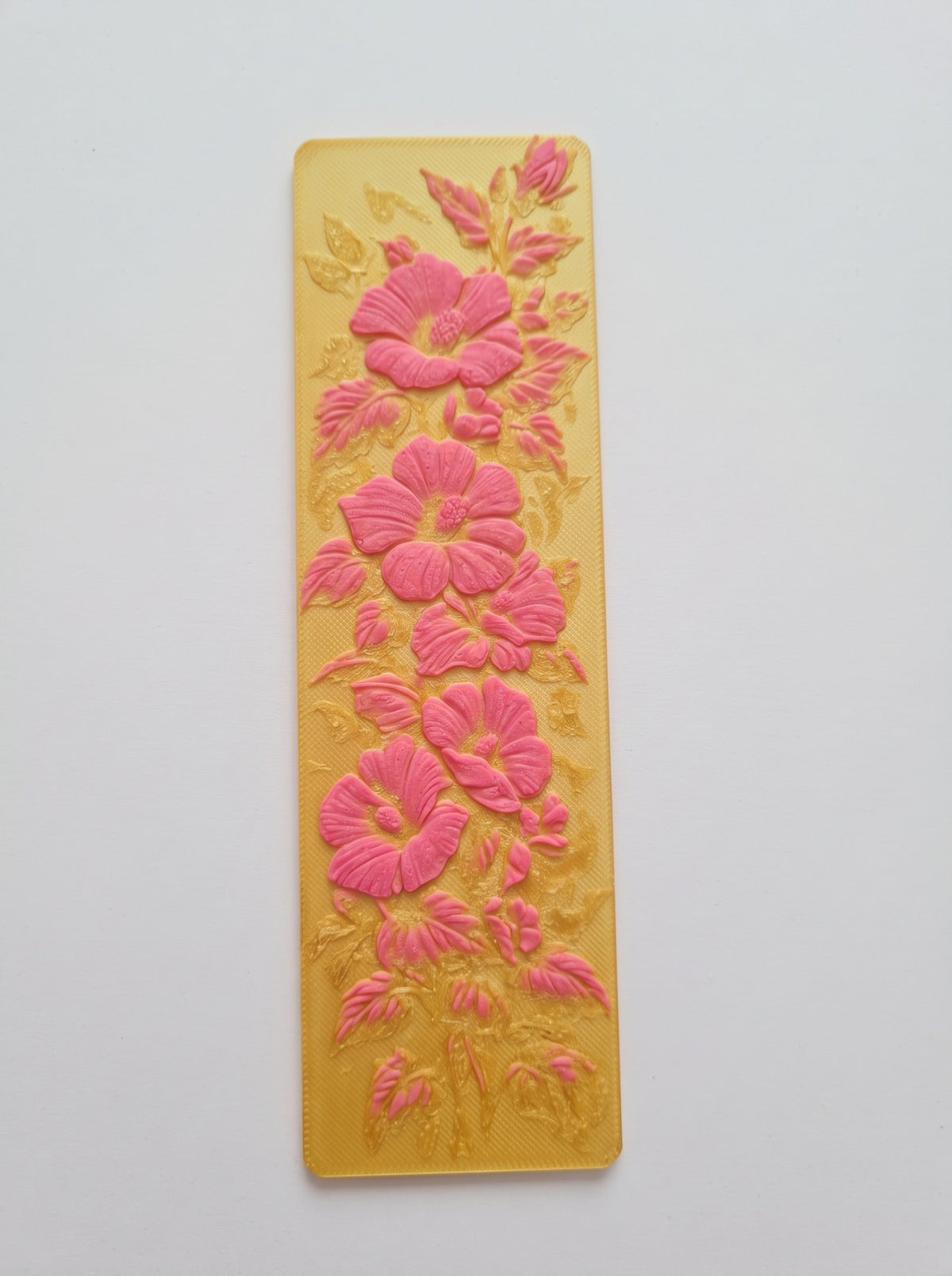 Marcapáginas 3D amarillo con flores rosadas en relieve