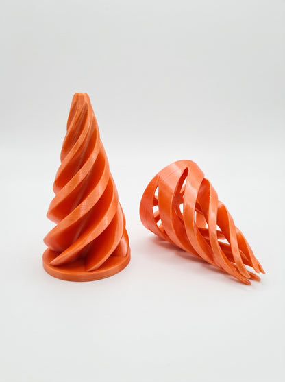 Conos espiral 3D naranjas, uno de pie y otro comprimido