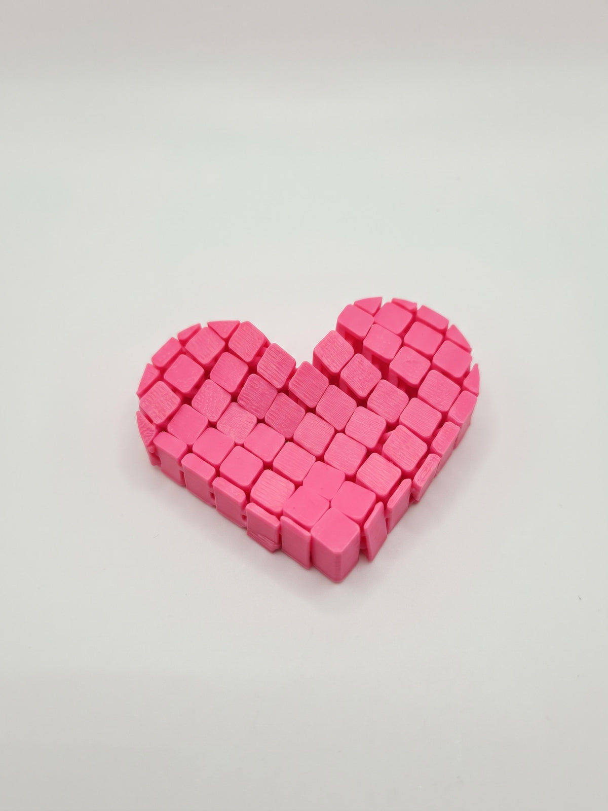 Corazón articulado 3D rosado de cubos flexibles