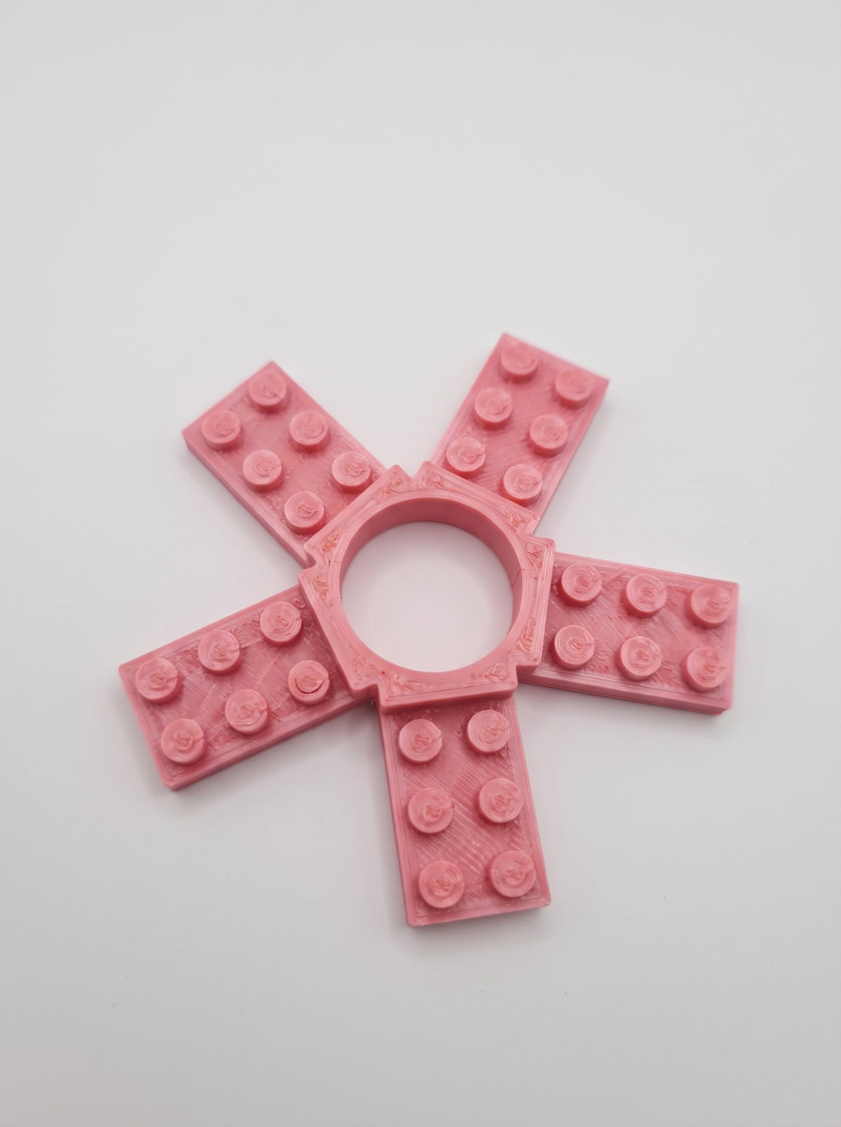 Fidget de bloques 3D rosado con cinco placas de tetones