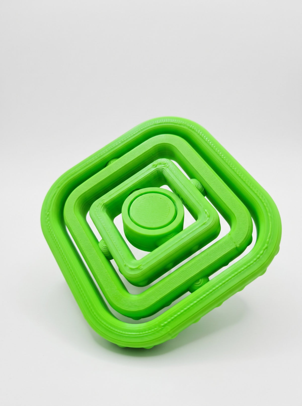 Giroscopio cuadrado 3D verde con marcos giratorios