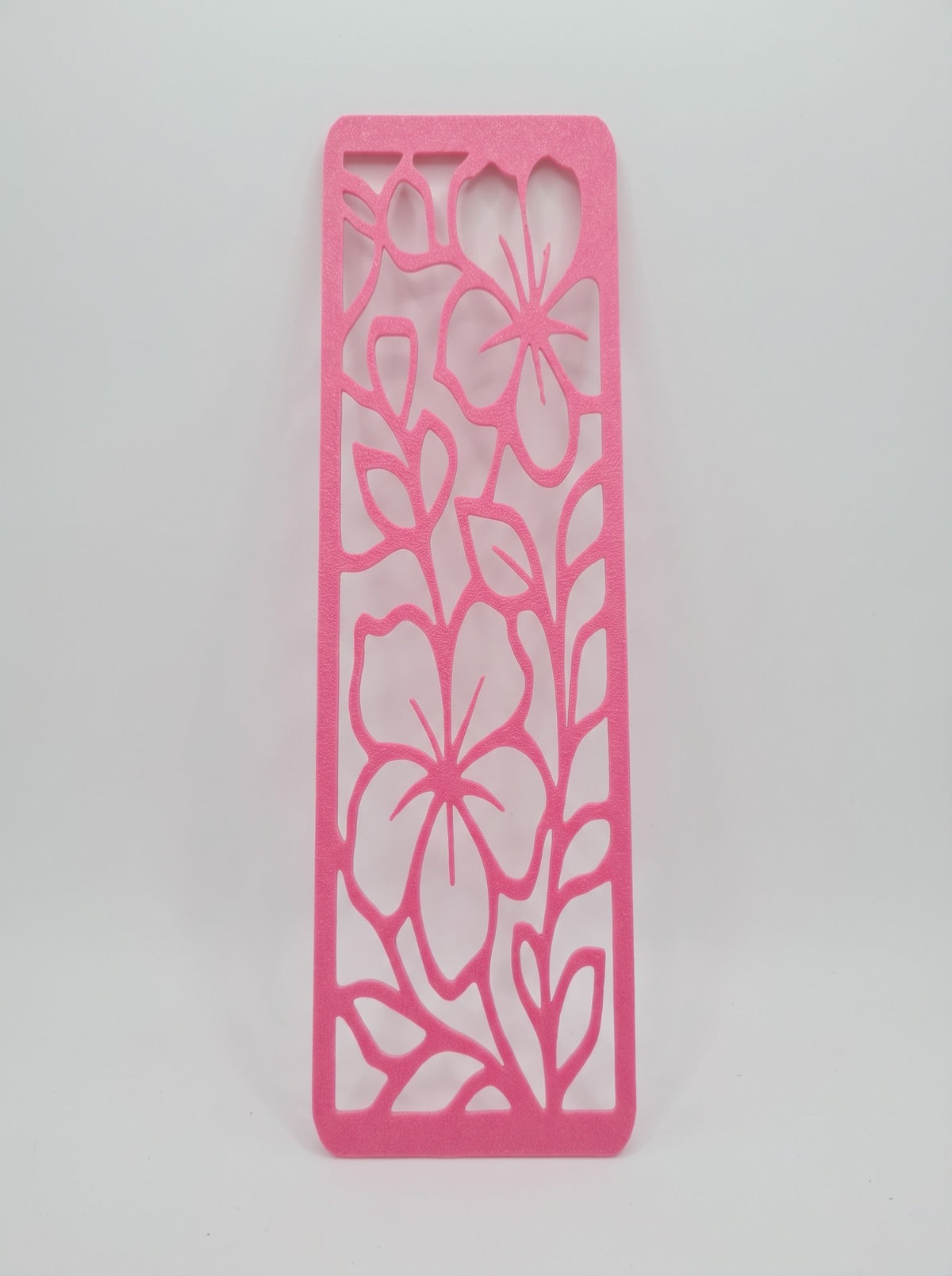 Marcapáginas calado 3D rosado con diseño de flores