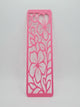 Marcapáginas calado 3D rosado con diseño de flores