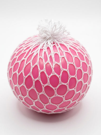 Pelota squishy de malla rosada con masa firme