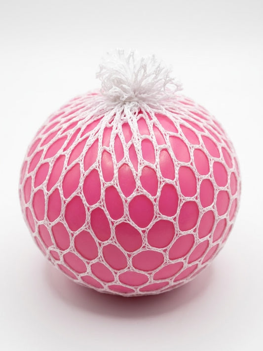 Pelota squishy de malla rosada con masa firme